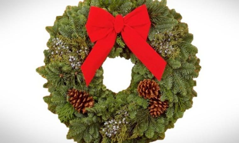 Florida Man steals Christmas wreath, hangs it on his own door