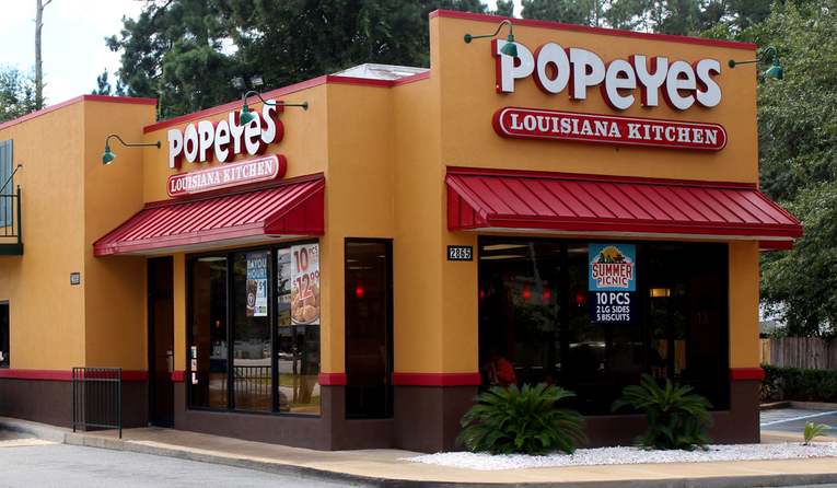 Popeyes worker accused of attacking patron who wanted refund